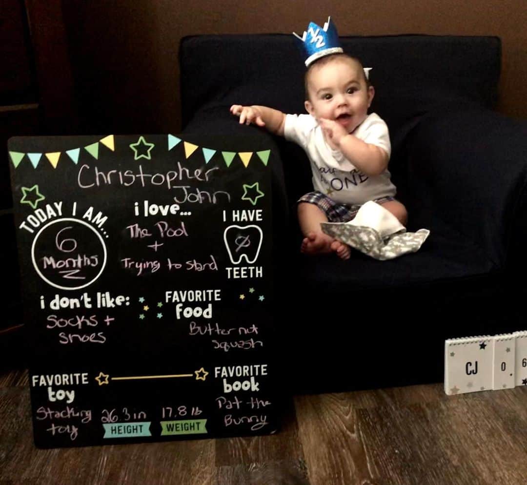 ディーナ・ニコール・コルテーゼのインスタグラム：「Hey guys!!! It’s me CJ 💙 I’m 6 months old today! Half way to one!!! My mom got crazy and got me presents and a cake! She said I could try frosting later .. my dr says it’s fine!  Anyways I’m sitting up on my own and trying my hardest to crawl! But I always find myself up and bouncing back and forth .. not moving yet but mommy and daddy think it’s gonna happen soon ! I also started lifting myself up on my own! I just love to stand up! This Sunday we’re going on our first family vacation ! I can not wait! I’m going with all my daddy’s side of the family! Thanks for all the love!!! My mommy tells me you all think I’m really cute!!! 🤗🤗」