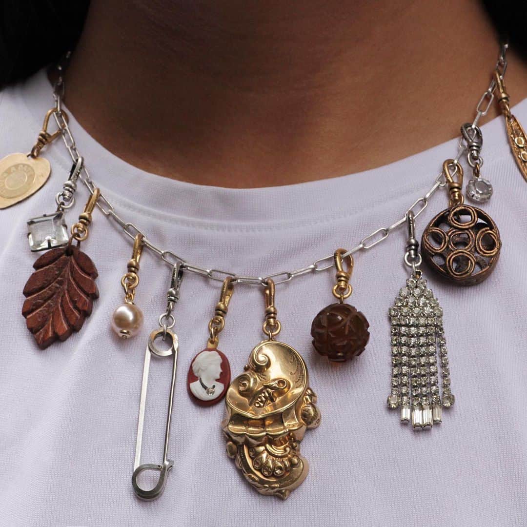 のインスタグラム：「Our ready-made vintage charm necklaces take the guess-work out of great style. They’re all individually curated by our Designer and mix-master Lisa Salzer to give you a cool, collected look. Shop via link in bio. #lulufrost」