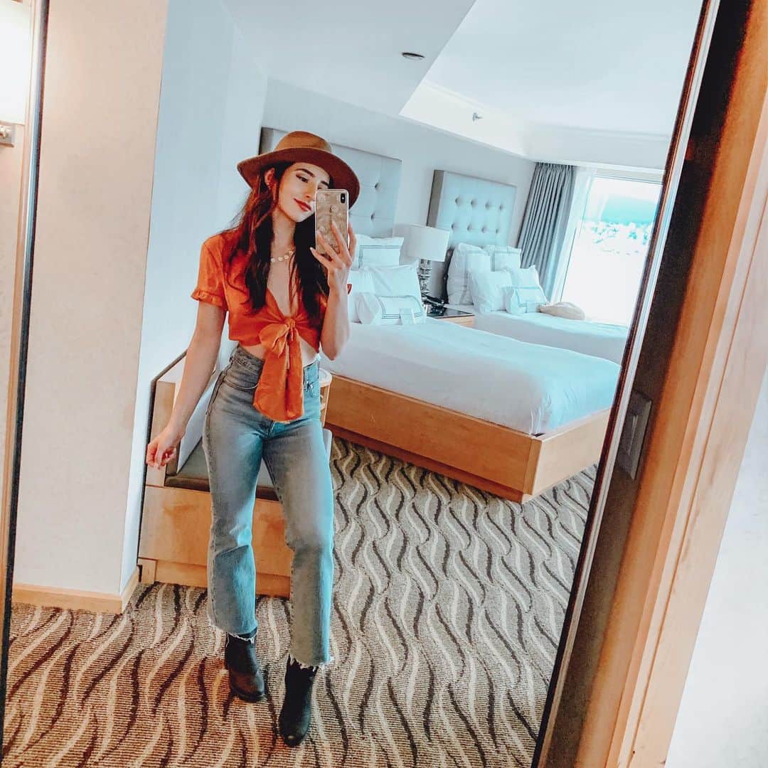 Sarah Ramadanのインスタグラム：「I am SO excited!!! this lil Canadian goose is  heading to Edmonton for the first time ever! 🇨🇦🥰 I’m stoked to get to know this city’s culture, eat their food, and then DO MY FIRST EVER 10K with @lululemon🤭😬💪🏼 excited is an understatement, although I might die before the wedding so pls pray for me lol 😭😂 @exploreedmonton ⠀ my Edmontinian followers: what’s your fave thing about your city?! Froyo recommendations are greatly appreciated🥳 ⠀」