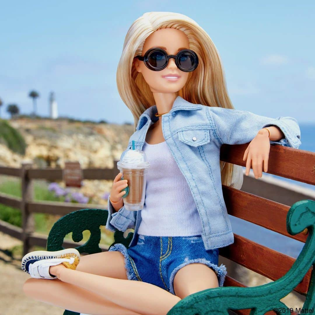 バービーさんのインスタグラム写真 - (バービーInstagram)「This is me in my chill zone. 😎 #barbie #barbiestyle⠀⁠⠀」7月6日 6時40分 - barbiestyle