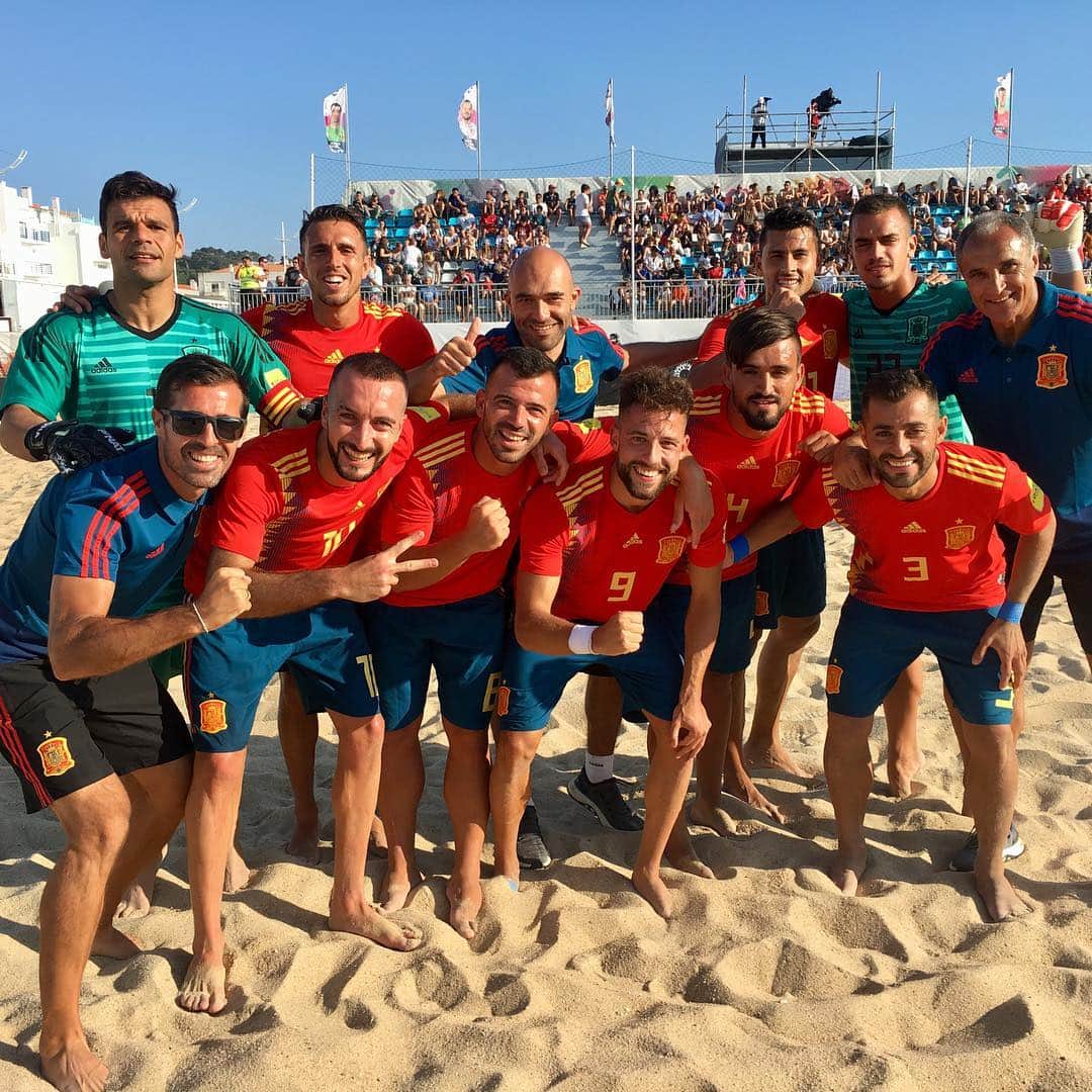 サッカー スペイン代表チームさんのインスタグラム写真 - (サッカー スペイン代表チームInstagram)「Sólida victoria de la @sefutbol Playa ante Turquía en su estreno de la Liga Europea. 🇹🇷2-6🇪🇸 @beachsoccerworldwide」7月6日 6時34分 - sefutbol