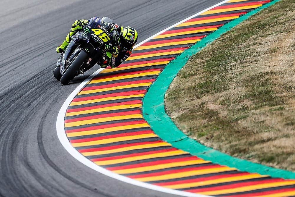 バレンティーノ・ロッシのインスタグラム：「Sachsenring Circuit,Germany Friday,free practice 📸 @gigisoldano @jesusrobledo Tino Martino」