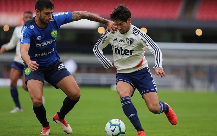 São Paulo FCさんのインスタグラム写真 - (São Paulo FCInstagram)「Com gols de @pato, @tchetche32 e @vitorfbueno, o Tricolor venceu o jogo-treino com o Cuiabá por 3 a 1 nesta sexta-feira (5). O retorno da equipe ao Morumbi contou com a presença da atacante Cristiane e a visita do zagueiro Maicon. #VamosSãoPaulo 🇾🇪 ‪⠀⠀⠀⠀⠀⠀⠀⠀⠀‬ ‪📸 Rubens Chiri / saopaulofc.net」7月6日 6時35分 - saopaulofc