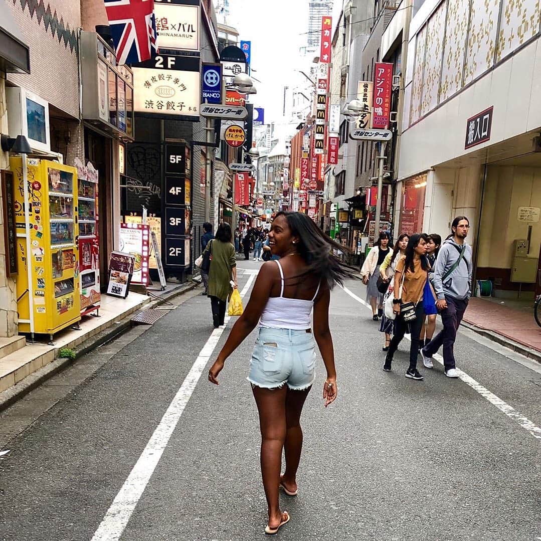 Hollister Co.さんのインスタグラム写真 - (Hollister Co.Instagram)「"Lost in Japan✨🇯🇵" #HollisterCollective」7月6日 6時35分 - hollister