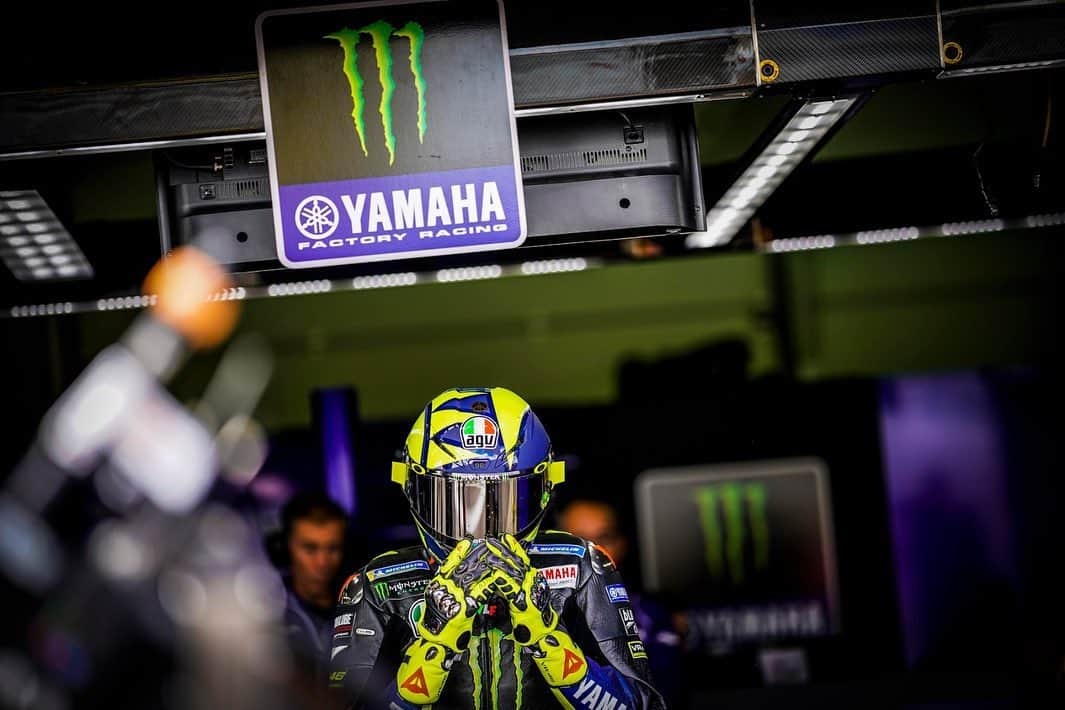 バレンティーノ・ロッシさんのインスタグラム写真 - (バレンティーノ・ロッシInstagram)「Sachsenring Circuit,Germany Friday,free practice 📸 @falex79 @mighelon」7月6日 6時38分 - valeyellow46