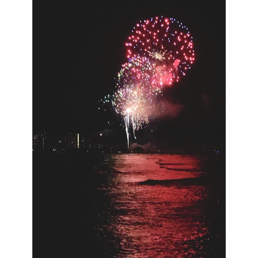 栗原佐知子さんのインスタグラム写真 - (栗原佐知子Instagram)「✴︎ Happy 4th of July🇺🇸🗽✨ . . #4thofjuly #july4th #53bythesea #vacation #hawaii #dinner #friends #family #fireworks #instadaily #instalike #instagood #instapic #instatravel #独立記念日 #🇺🇸」7月6日 6時39分 - sachiko__kurihara
