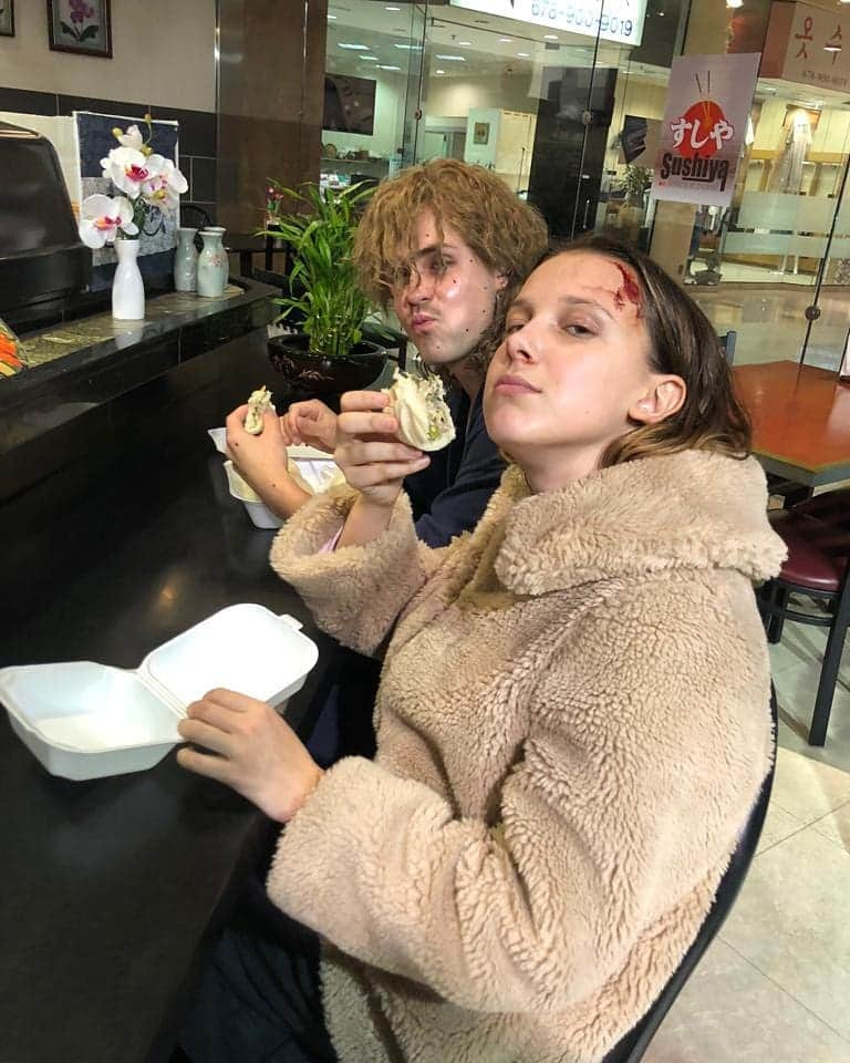 ミリー・ボビー・ブラウンさんのインスタグラム写真 - (ミリー・ボビー・ブラウンInstagram)「billy and el take a break from the violence to enjoy some good dumplings 🖤 @dacremontgomery」7月6日 7時07分 - milliebobbybrown