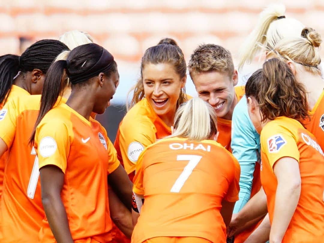 ソフィー・シュミットのインスタグラム：「Back at it 🧡 #DashOn」