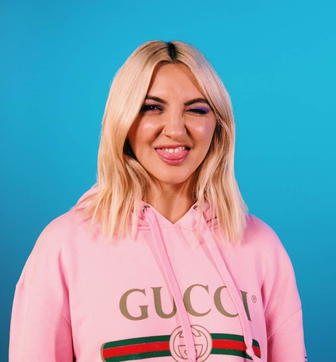 のインスタグラム：「Reminder that @juliamichaels is the love of my life and also very cute you're welcome ☀」