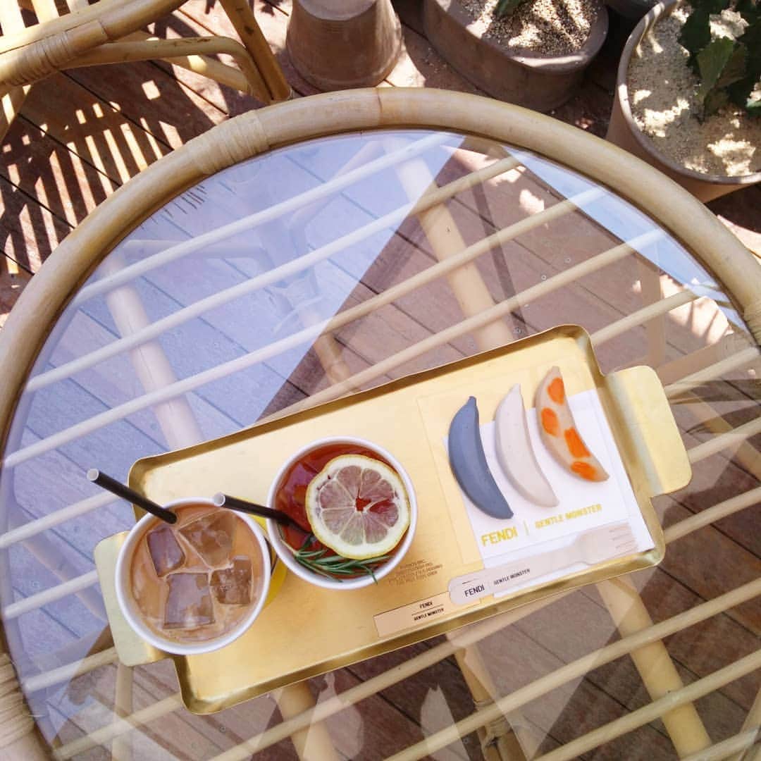 早川愛さんのインスタグラム写真 - (早川愛Instagram)「念願のFENDIカフェ♡♡♡ ・ ・  すごくオシャレで可愛くてテンションあがった♡♡♡ ・  とってもいいお天気で テラスでお茶は気持ちよかったよ♡♡♡ ・  しかし暑すぎて途中から室内に避難しました。笑 ・ ・ ・  #FENDICAFE #gentlefendicafe  #gentlemonster  #フェンディカフェ #ジェントルモンスター  #韓国 #韓国旅行  #韓国カフェ #カフェ巡り #韓国旅行2019」7月6日 7時13分 - megumegu_1006