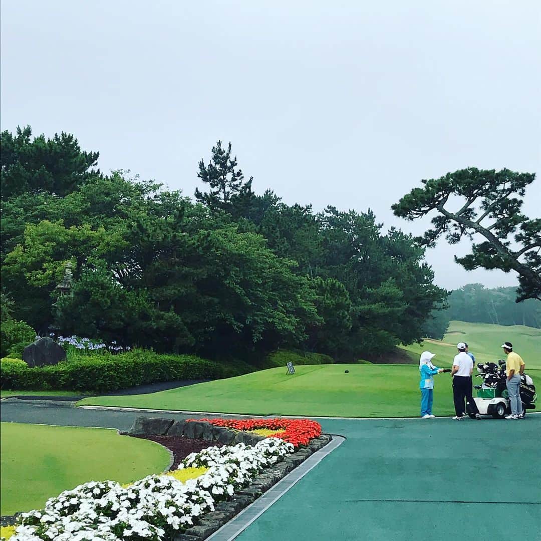 TOGGYさんのインスタグラム写真 - (TOGGYInstagram)「ボンジョルノ！  朝からKBCの撮影で世界のAOKIさんがご来場⛳️ サワダデースCUPと被ってます。  #toggy #itoshima #keya #fukuoka #japan #golf #isaoaoki #kbc #sawadadesu」7月6日 7時25分 - dj_toggy