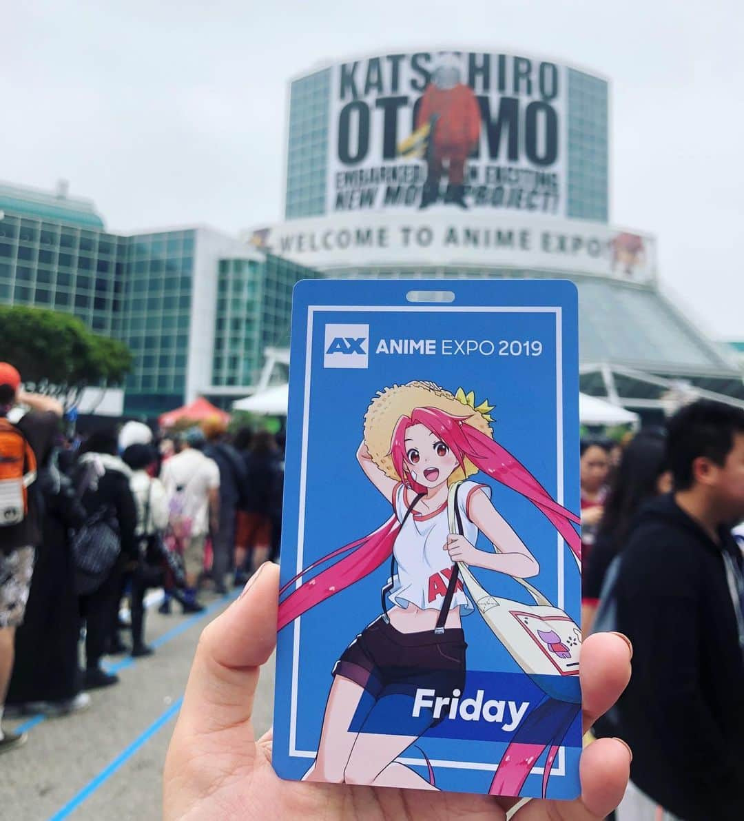 ミシェル・ファンさんのインスタグラム写真 - (ミシェル・ファンInstagram)「I survived #animeexpo aka #linecon 😜  s/o to @toei_animation for the Sailor Moon photobooth 🌙」7月6日 7時29分 - michellephan