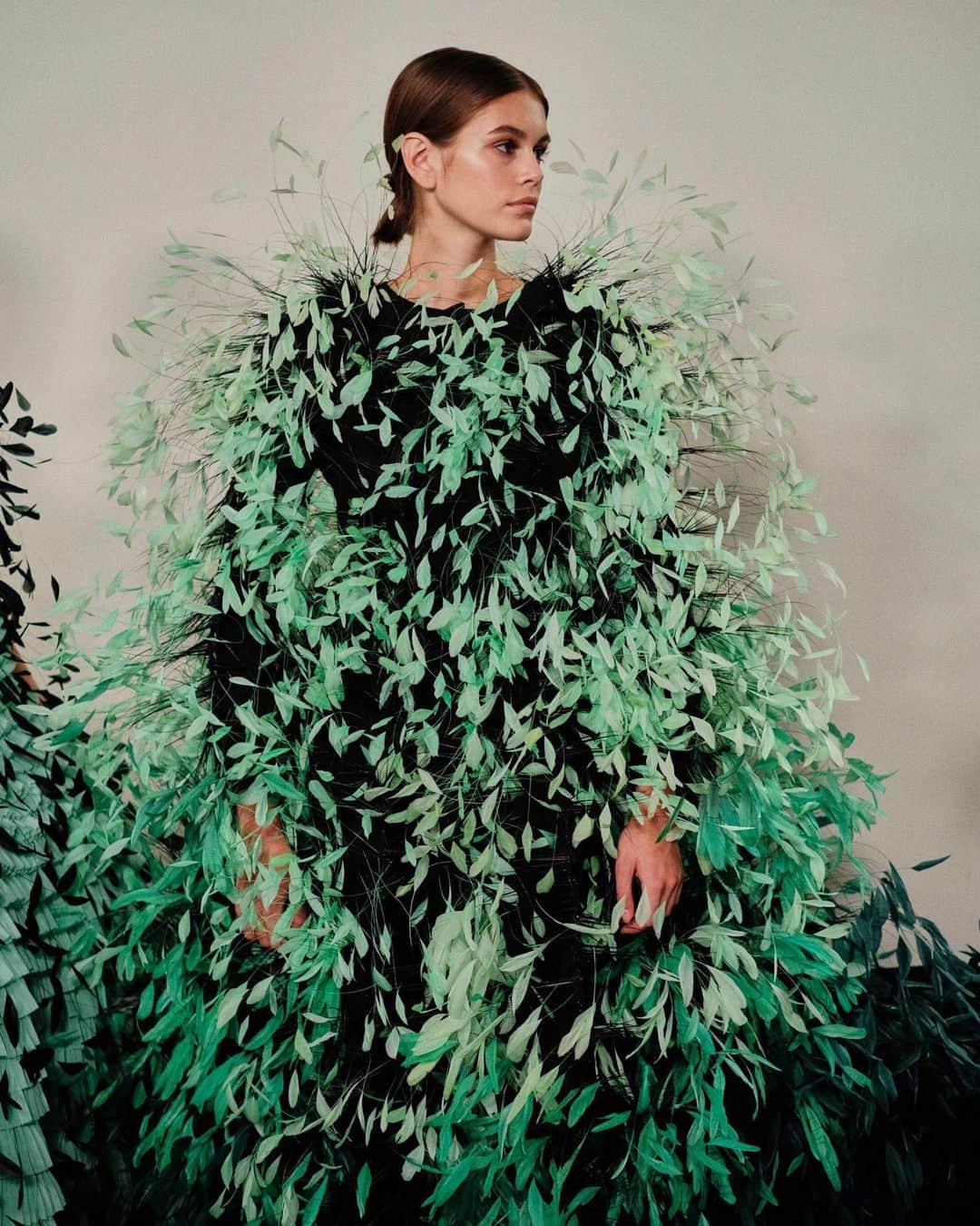 Vogue Australiaさんのインスタグラム写真 - (Vogue AustraliaInstagram)「Couture is the antithesis of ready-to-wear: one-off pieces rather than mass-produced; timeless rather than trend-led. Arguably, this makes it inherently more sustainable. As #hautecouture week wraps up in Paris, tap the bio link to read up on why couture could be the most earth-friendly fashion week of all. 📷 @JamStoker」7月6日 7時51分 - vogueaustralia