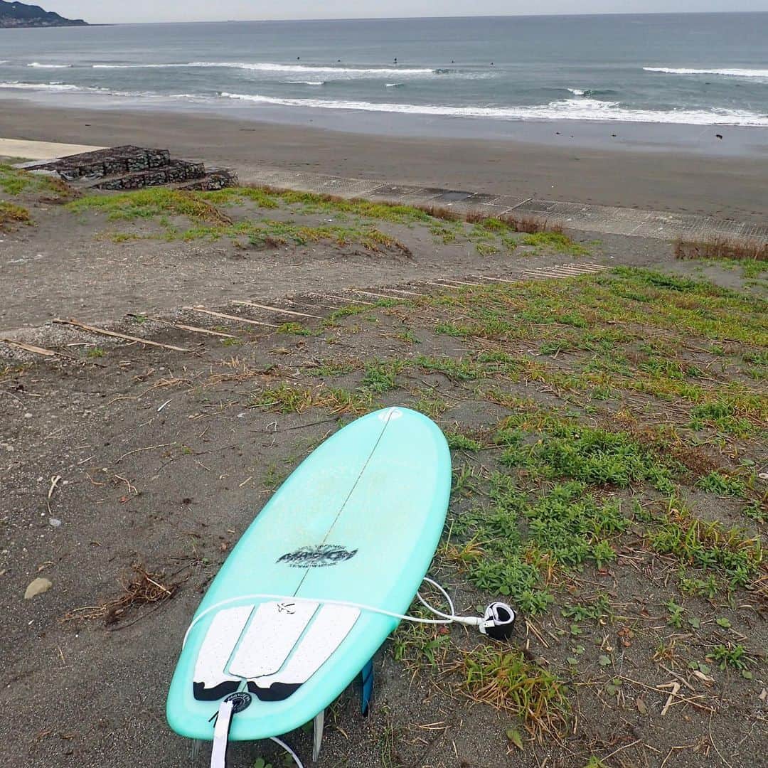 Isseki Nagaeさんのインスタグラム写真 - (Isseki NagaeInstagram)「Rainy small wave surf 😭😭with Lost Shonan Worriers  #surfing #surfinglife #beach #beachlife #rainybeach #smallwave」7月6日 8時09分 - isseki_nagae