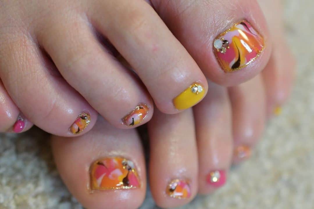 Yuka Maeda ::manicurelistのインスタグラム：「. . 大阪市北区 梅田.中崎町.駅から徒歩7分🚶‍♀️ CADENAS nail eyelash  マツエクアカウント @cadenaseyelash LINE:@ cadenas 🆔検索🙋‍♀️ tel:06-4792-8617. cadenas.nail@gmail.com. . #ネイル #ジェルアート #大人かわいい #梅田ネイル #堂山町 #大人ネイル #個性派ネイル #クリアネイル #ジェルネイル #nail #notd #ニュアンスネイル #instanail #ワンカラー #春ネイル  #ネイルデザイン #ongels #美甲 #osaka  #ジェルデザイン #cadenas #指甲 #spring #Insatnails #fashion #シアーネイル #うる艷ネイル #トレンドネイル  #フット #フットネイル」