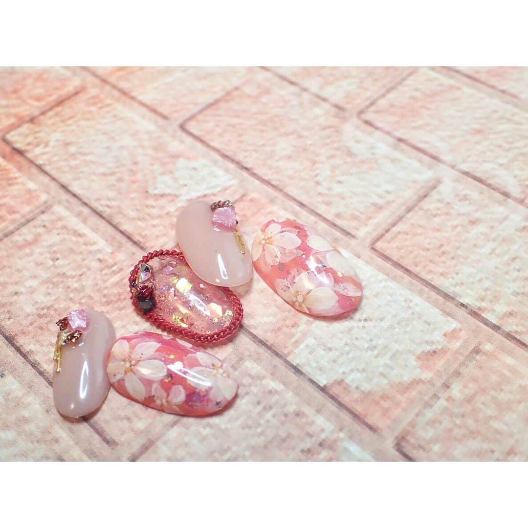 Yuka Maeda ::manicurelistのインスタグラム：「🆕❤️ @yuki_cadenas 💃  大阪市北区 梅田.中崎町.駅から徒歩7分🚶‍♀️ CADENAS nail eyelash  マツエクアカウント @cadenaseyelash LINE:@ cadenas 🆔検索🙋‍♀️ tel:06-4792-8617. cadenas.nail@gmail.com. . #ネイル #ネイルアート #ネイルデザイン #梅田ネイルサロン  #堂山町ネイル #大人ネイル  #フィルイン #ジェルネイル #jelnail #nails  #nailart #instagood #ワンカラー #大阪ネイルサロン  #上品ネイル #シンプルネイル  #ジェルデザイン #cadenas #カデナ #春ネイル #fashion #smile #love #美甲 #happy #newnails #loveit #フラワーネイル #ピンクネイル」