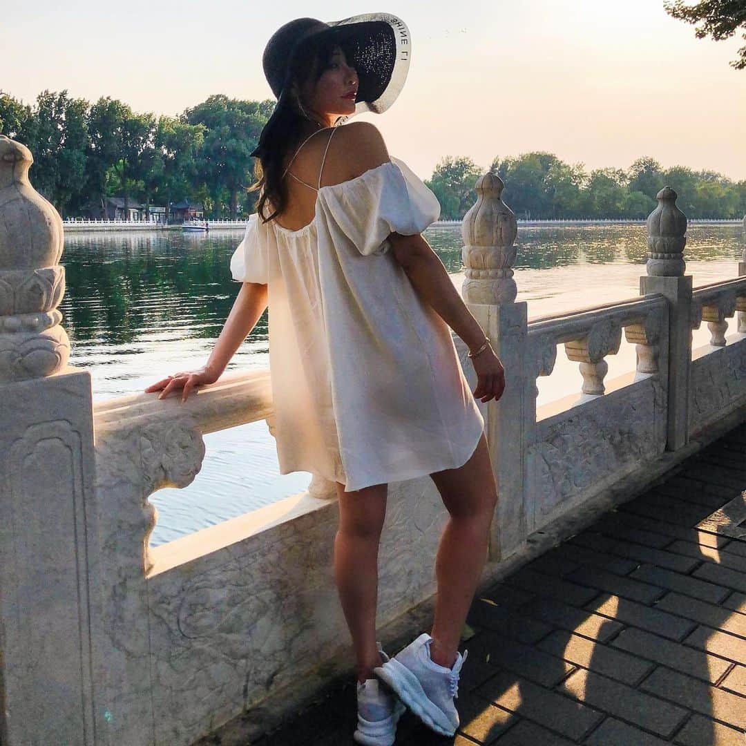 クリスティン・ウェイのインスタグラム：「Summer sunset is beautiful  #beautiful #sunset #summer #valmuer  #christinewei #cwfashion #クリスティンウェイ」