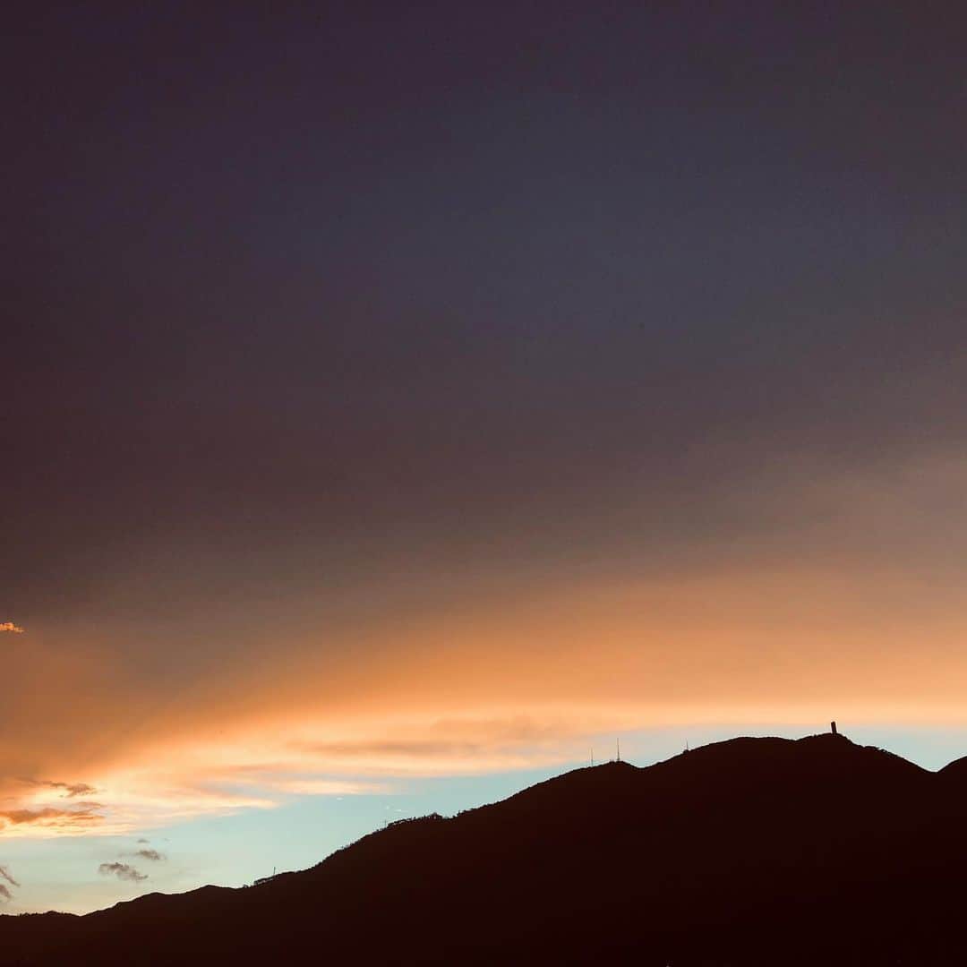 Monica Sordoのインスタグラム：「Caracas Sunsets ✨🙌🏻」