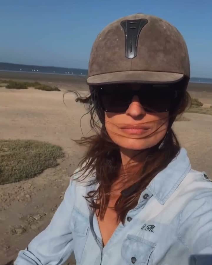 カロリーヌ・ド・メグレのインスタグラム：「Camargue 🐴 🎶 Gitana te quiero, Camarón de la Isla #OneSongADayCDM」