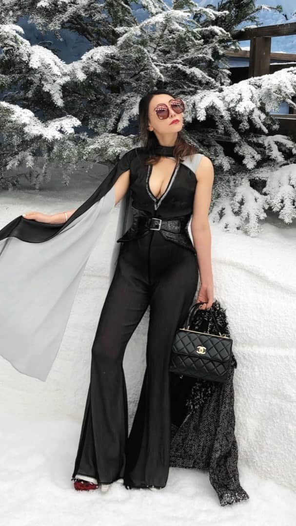 クリスティン・ウェイのインスタグラム：「Attend Chanel show  which was the last one of Karl Lagerfeld’s work. Such an emotional show.」