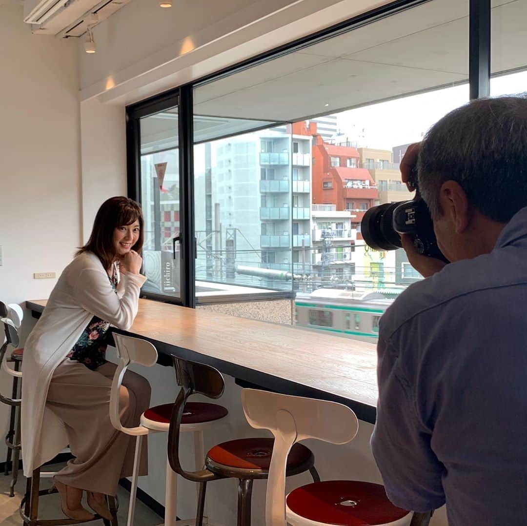 原史奈さんのインスタグラム写真 - (原史奈Instagram)「事務所にて 私にとっては懐かしいあの雑誌の 取材をしていただきました 何かはお楽しみに〜♪ #取材#懐かしい話をたくさんしました#お楽しみに#原史奈#ゴルフ#ゴルフレッスン#ゴルフ女子#ゴルフ男子#ゴルフ大好き#golf#ゴルフウエア#ゴルフコーデ#ゴルフグッズ#ゴルフ動画#ping#ピ#gle#even#doubleeagle#archivio#cuartounited」7月6日 8時44分 - fuminahara