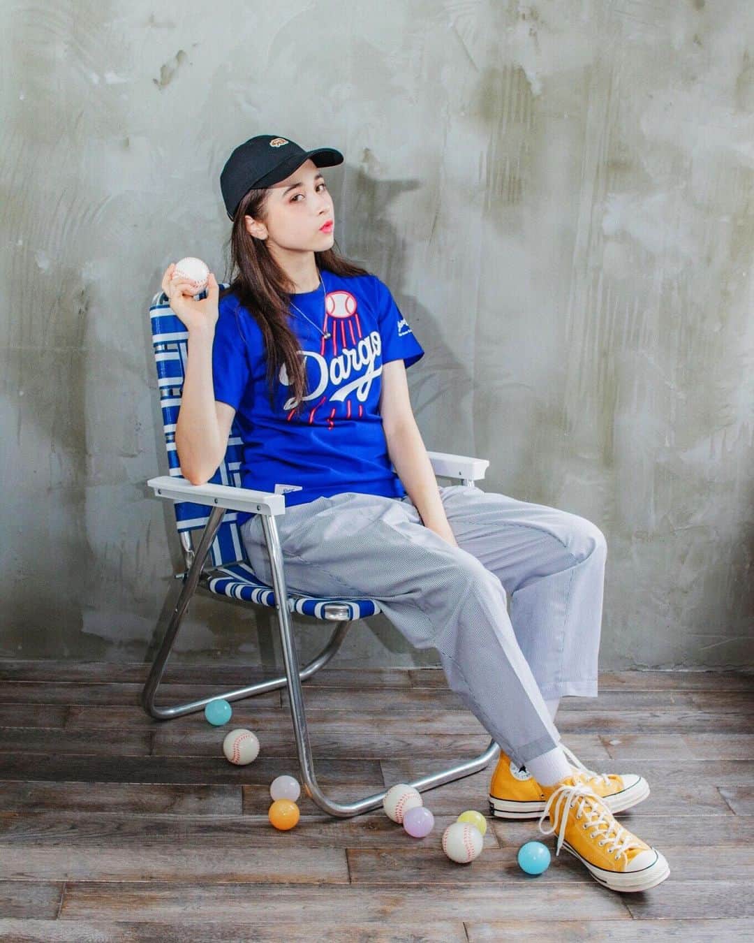 DARGO T-shirt &Sign Artさんのインスタグラム写真 - (DARGO T-shirt &Sign ArtInstagram)「DARGO 2019 Spring & Summer "THE EXHIBITION OF LOCALISM" See You Later! 🇺🇸⚾️ ------------------------ 【DARGO】 "Dodgers" Logo T-shirt color：ROYAL BLUE size：XS, S, M, L, XL, XXL Hand Printed in Kumamoto, Japan. 6.2onz Heayv Weight. 100% COTTON & PRE-SHRUNK FIT. 水性ラバーインク3版構成 171cm / SMALL着用 ------------------------- DARGO Hand Screen Printed T-shirt Printed in Kumamoto, Japan. ------------------------- #dargojapan #dargo2019ss #kumamoto #vintagestyle  #california #californiastyle #熊本 #熊本市 #熊本tシャツ #アメカジ #tシャツ #メジャーリーグ」7月6日 9時34分 - dargo_japan