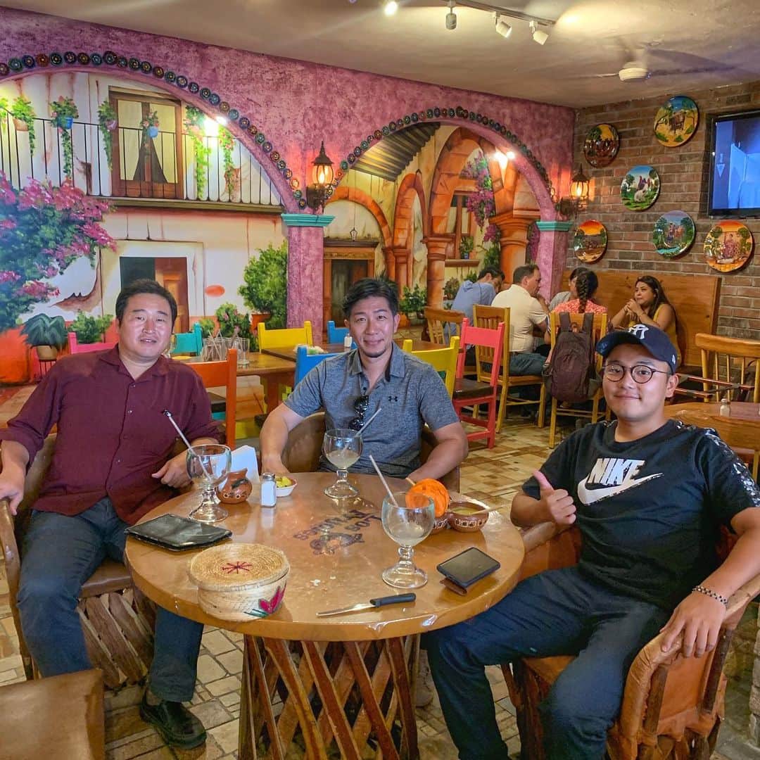 のインスタグラム：「🇲🇽 文化人類学の平井先生と松本さんとタコスを食べに来ました🌮」