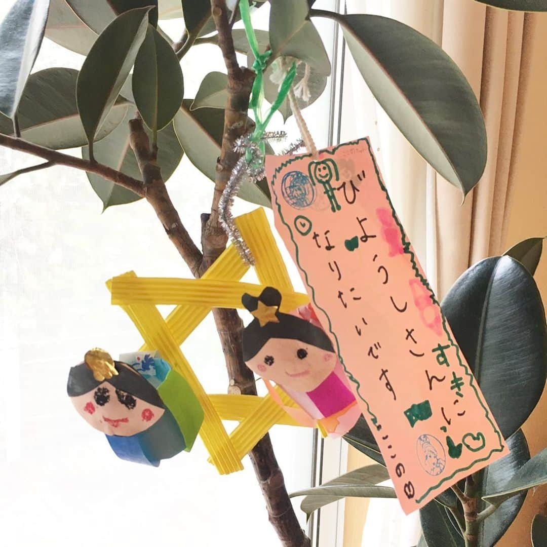 *yoko*さんのインスタグラム写真 - (*yoko*Instagram)「◇2019.7.6 sat. ・ お泊り保育♡ 記念にと思って撮ろうとしたら、充電が1%しかなくって奇跡で撮れたこの1枚。笑 ・ 生まれて初めて夜を一緒に過ごさない日。 こっちがソワソワするわ！！笑 ・ バイバイする時、 「ママ、ここちゃん今日の夜は一緒にいれないけど、横にここちゃんを感じて寝てな」 了解😂 #大人なセリフ ・ ・ #保存したまま投稿忘れてた #昨日の話 #たった今感動の再会 #きっと私が一番寂しかった #いやパパかな笑 #ほんで心乃は全然寂しくなかったんやってw #強がってるって思いたいw また1つ大人に近づいた心乃でした♡ ・ カレー作って🍛、キャンプファイヤー🔥して、花火🎆して、夜の園庭散歩しむっちゃ楽しかったって❤️ ・ #5歳#5歳6ヶ月#お泊まり保育」7月6日 9時38分 - yococono