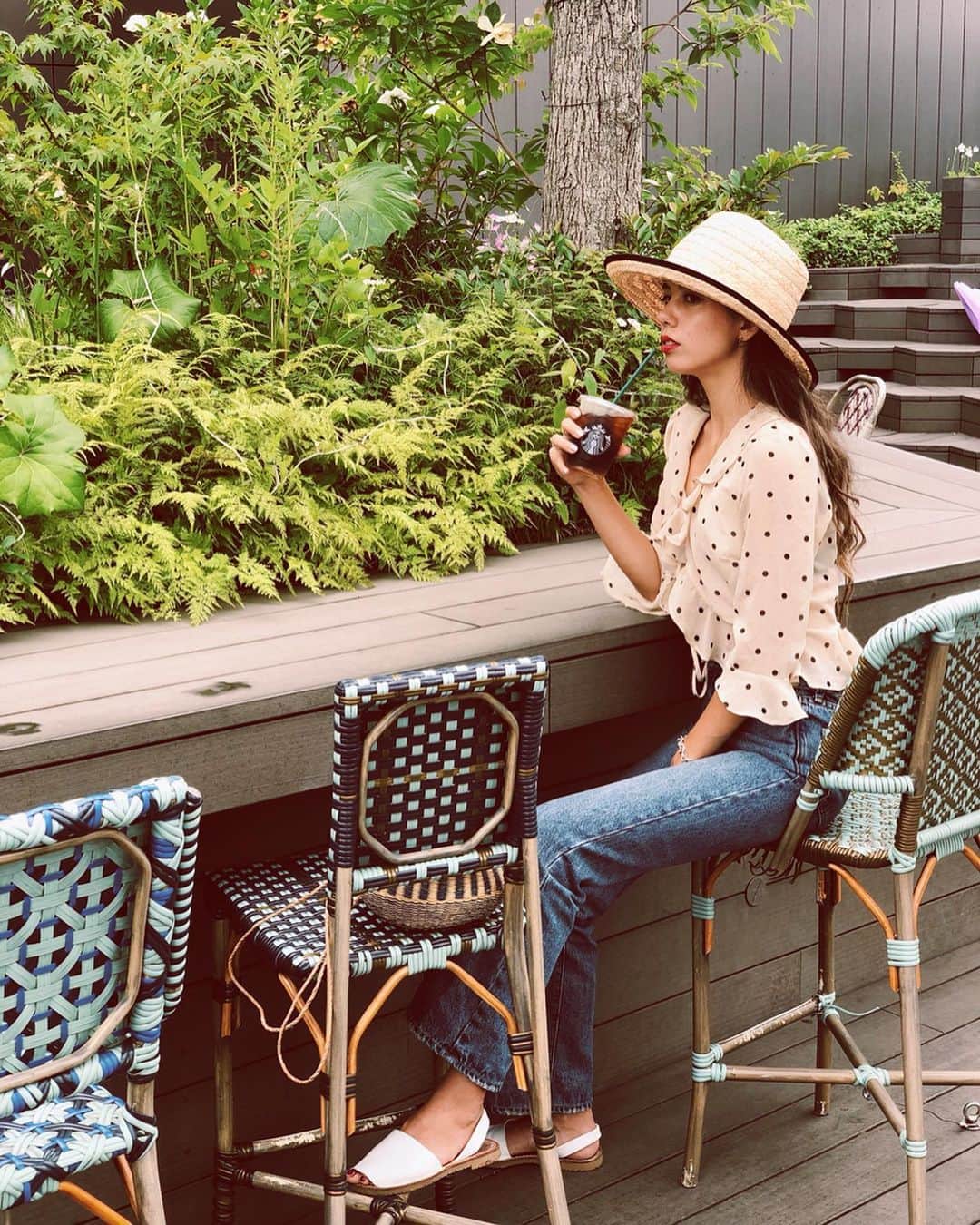のインスタグラム：「新発売された 「コールドブリューコーヒー」👏🏼🌼 ・ 熱を加えず14時間かけて ゆっくりと水で抽出した アイスコーヒーは ジメジメした梅雨にぴったりの 爽やかさ🌿💭 ・ ・ ソーダ/コーヒー/ライムフレーバーの 3層が綺麗☺️ ・ ・ 外で飲むとなおさらいいね💕 ・ ・ ・  #スターバックス #PR #コールドブリューソーダ  @starbucks_j」