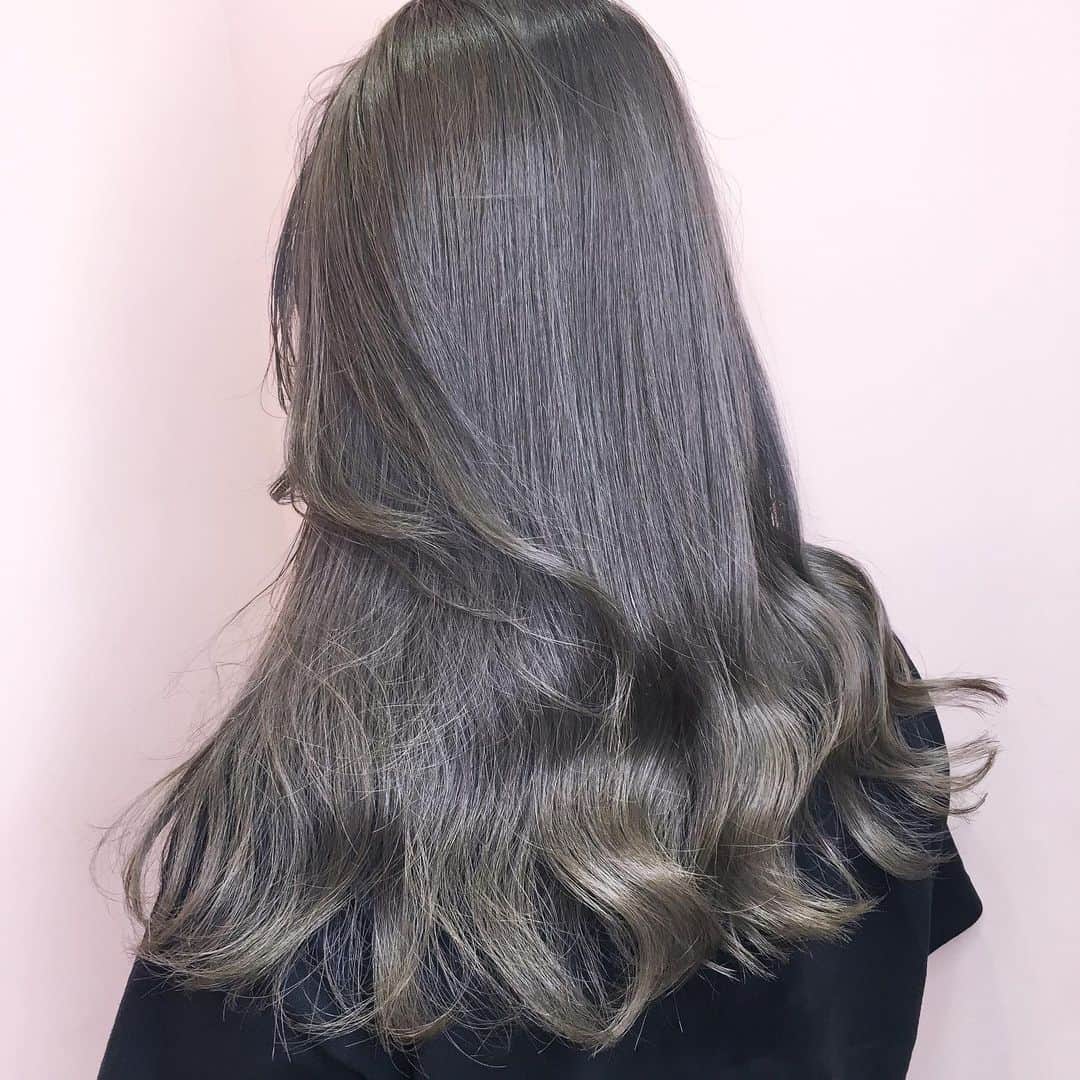 原涼香のインスタグラム：「ㅤㅤㅤㅤㅤㅤㅤㅤㅤㅤㅤㅤㅤ Smoky gray 🐺🐺 ケアブリーチ2〜3必須です💛 ㅤㅤㅤㅤㅤㅤㅤㅤㅤㅤㅤㅤㅤ」