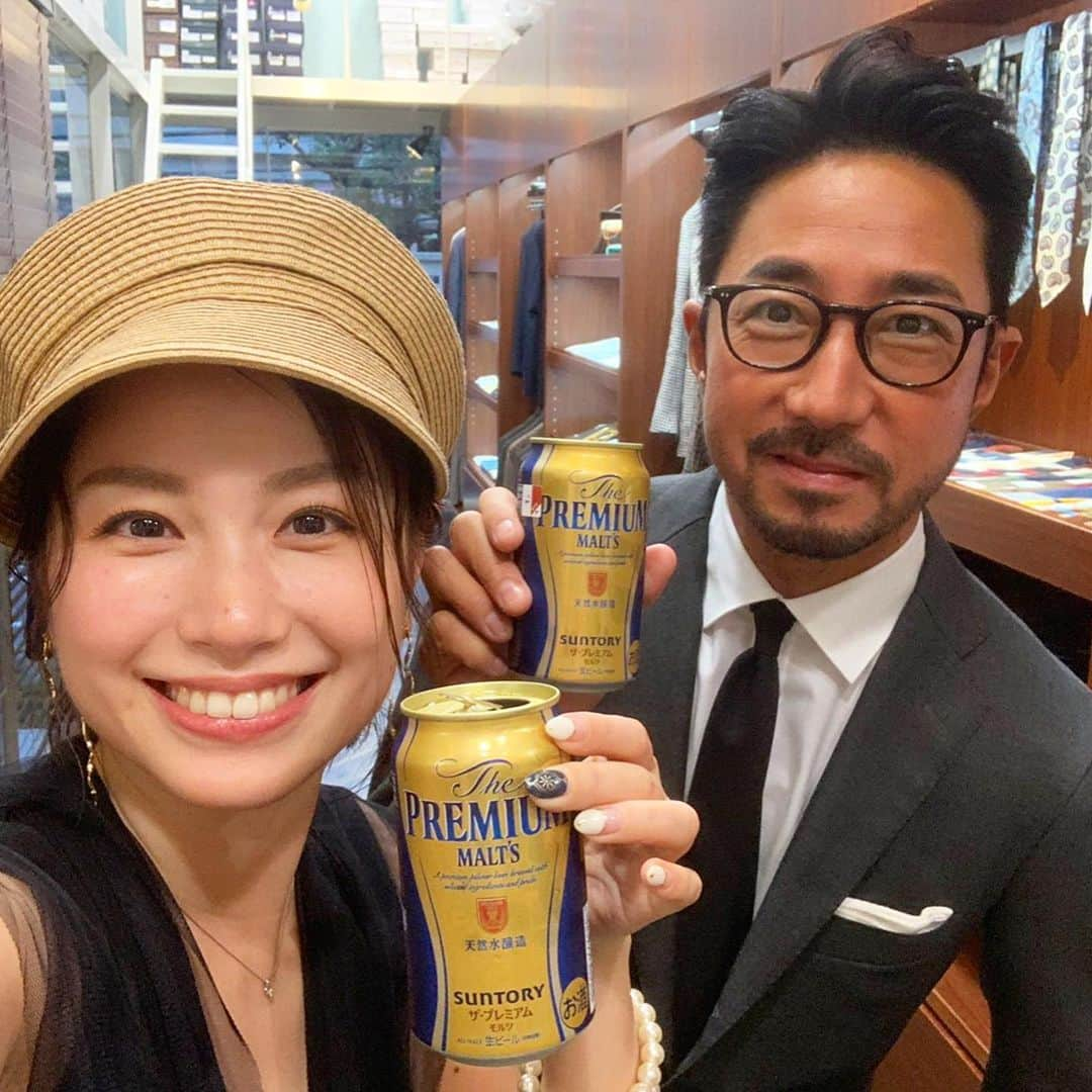 干場義雅さんのインスタグラム写真 - (干場義雅Instagram)「【応募者3000人‼️】僕と寺田有希さんが毎週テーマに合わせてファッションの情報を解説するYouTubeの人気番組「 B.R.CHANNEL ファッションカレッジ 」。通称BチャンのYouTube登録者数も10万人を突破し、反響がとんでもないことになってます。昨夜も、10万人突破記念で僕と同じスーツがオーダー出来るプレゼント企画をやったんですが、なんと全国から3000人の応募がありました。しかも1週間で……。いや〜凄すぎる‼️ 時代が変わりましたね〜。ということで昨日は、伊勢丹メンズ館、バーニーズ ニューヨーク、エストネーション、ナノユニバース、ring TOKYO、PTジャパンなど、日本を代表するセレクトショップの敏腕バイヤーの方々を一同に集めての動画も収録しました。……。「2019年、いまどきの大人のデニムスタイルとは？」近々に公開しますので、皆様お楽しみに‼️ にしても皆さん本当にデニムスタイルがキマッてます。昔から、読者からの反響にこだわって、紙の雑誌をはじめ、いろいろなメディアをやって来ましたが、本格的に動画、いやYouTubeの時代が到来しましたね。知らんけど（笑） ＝＝＝＝＝＝＝＝＝＝＝＝＝＝＝＝＝＝＝＝＝＝＝＝＝ @isetanmens  #伊勢丹メンズ #伊勢丹メンズ館 #伊勢丹新宿店  @barneysman  #バーニーズニューヨーク  @estnation_jp  @estnation_roppongihills  @estnation_shinjuku  @estnation_yurakucho  #エストネーション @nanouniverse_official  #ナノユニバース @ring_tokyo_osaka  #リング東京  #寺田有希  @terada_yuki  @brshop.jp  #br選手権 #brchannel  #guji  @gujikyoto  #fashion  #fashioncollege  #干場義雅 @yoshimasa_hoshiba  #yoshimasahoshiba  #mensstyle  #mensfashion #fashion #coordinate #menswear #ootd #ootdshare」7月6日 9時45分 - yoshimasa_hoshiba