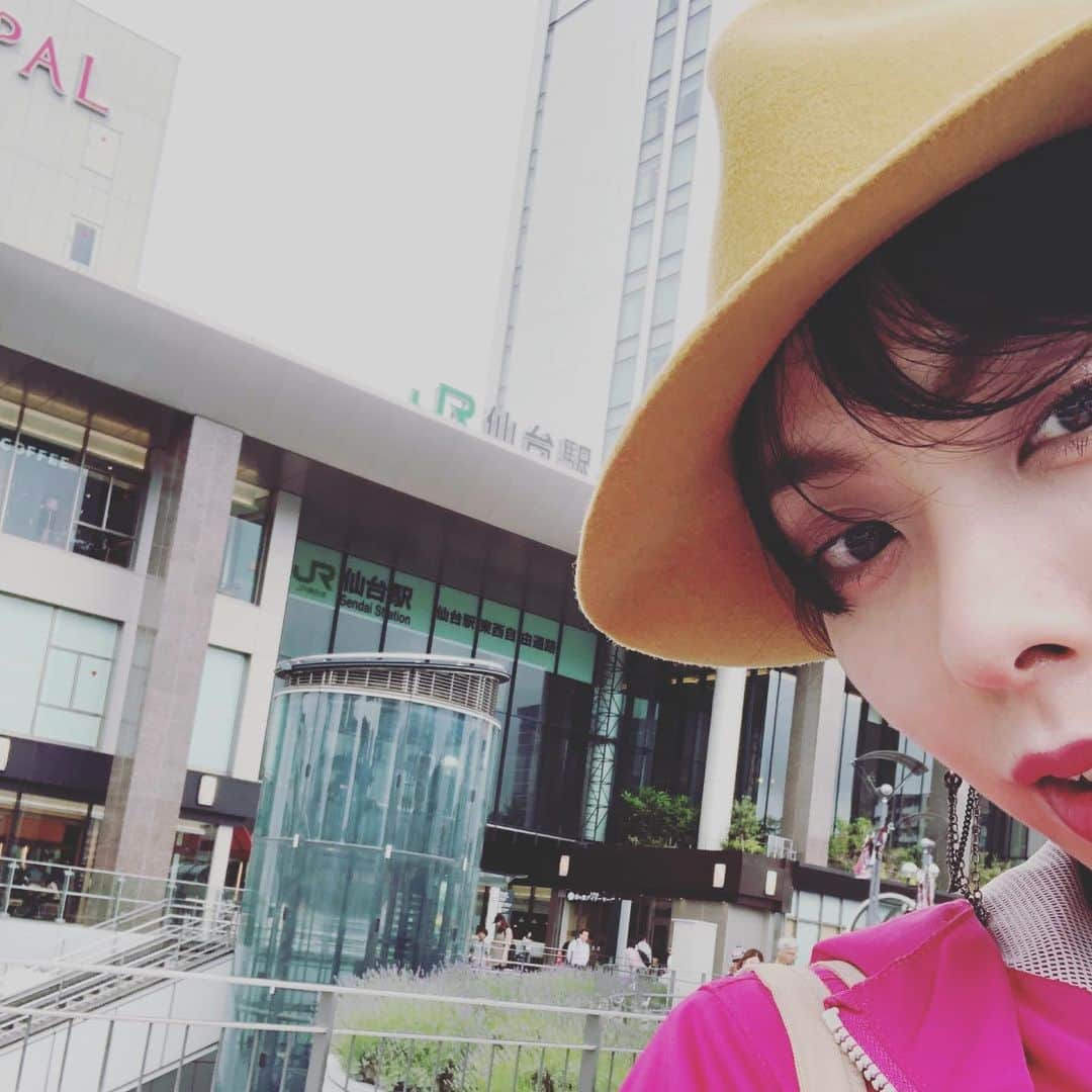 のインスタグラム：「本日のLOVE TREATSの笹かまは特別なんだよ。名取の工場が津波で流されてしまったけど新たに復活した、特別な笹かまだよ。三種でご用意！  当日券あり！ LOVE TREATS LIVE PARTY 伊達名産編 18:30 start 仙台ノータブランカ  その前に岩沼で防災林の植樹してくるね🌿仙台、 see you tonight! また後ほどー！  #1000日の夏」
