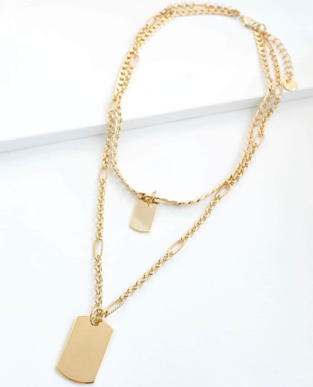ジュールスミスさんのインスタグラム写真 - (ジュールスミスInstagram)「Tag you're it 👉 The Tag Me Necklace in gold 🎇⁠Don't forget to check it out for 50% off thanks to our 4th of July sale 🙌💥⁠⠀ .⁣﻿⁠⠀ .⁣﻿⁠⠀ .⁣﻿⁠⠀ .⁣﻿⁠⠀ .⁣﻿⁠⠀ .⁣﻿⁠⠀ .⁣﻿⁠⠀ .⁣﻿⁠⠀ #jewelry #jewellery #necklace #ring #earrings #bracelet #gold #rings #accessories #jewelrygram #bling #jewels #sparkle #glitter #instajewelry #jewelrydesigner #bracelets #fashionjewelry #shine #pendant #earringsoftheday #earring #instajewelry #bohojewelry #goldtag #goldnecklace #goldchain #necklace #tagme #tagyoureit⁠⠀」7月6日 10時08分 - julessmithjewel