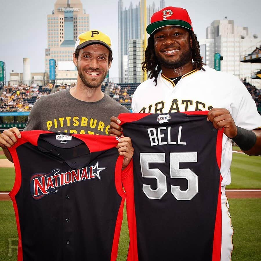 ピッツバーグ・パイレーツさんのインスタグラム写真 - (ピッツバーグ・パイレーツInstagram)「All-Star @bell.josh19 received his jersey today from @fanatics along with one of our community All-Stars @growpittsburgh on the field pregame. #BELLieve」7月6日 10時31分 - pittsburghpirates