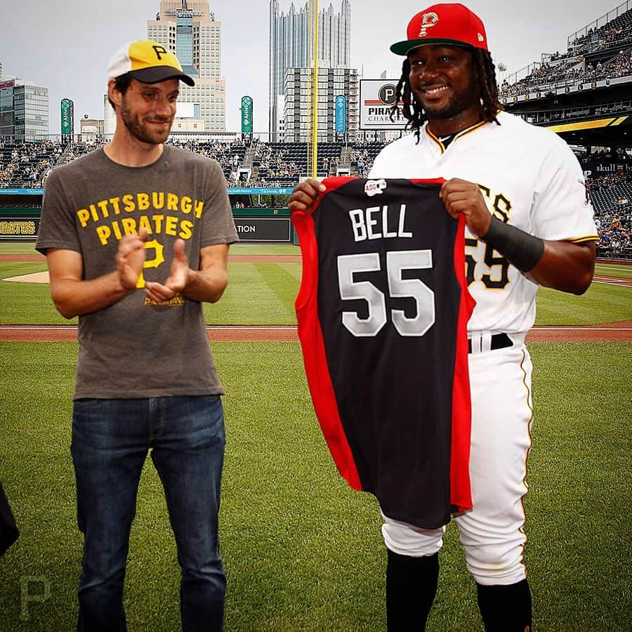 ピッツバーグ・パイレーツさんのインスタグラム写真 - (ピッツバーグ・パイレーツInstagram)「All-Star @bell.josh19 received his jersey today from @fanatics along with one of our community All-Stars @growpittsburgh on the field pregame. #BELLieve」7月6日 10時31分 - pittsburghpirates