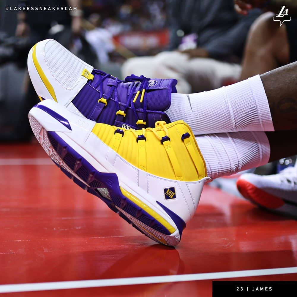 Los Angeles Lakersさんのインスタグラム写真 - (Los Angeles LakersInstagram)「🔥🔥🔥 King brought that regal heat #LakersSneakerCam」7月6日 10時54分 - lakers