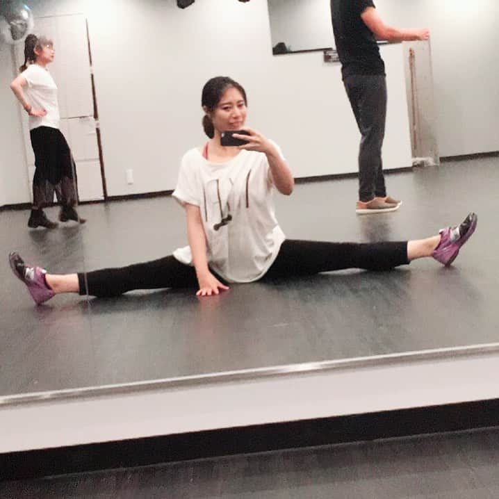 佐々木みえさんのインスタグラム写真 - (佐々木みえInstagram)「ストーリーのハイライトにダンスNG集作りました🙅‍♀️ 面白い失敗をしているので 見てください！！ #NG #失敗 #ストレッチ #柔軟 #体幹 #ダイエット #バランス #リラックス #脚 #くびれ #自分磨き #痩せたい #痩せる #シェイプアップ #ダイエット仲間募集中 #ボディメイキング #アンチエイジング #太もも #継続は力なり #見た目重視 #綺麗になりたい #トレーニング #bodymake」7月6日 10時57分 - ruby.sasamin