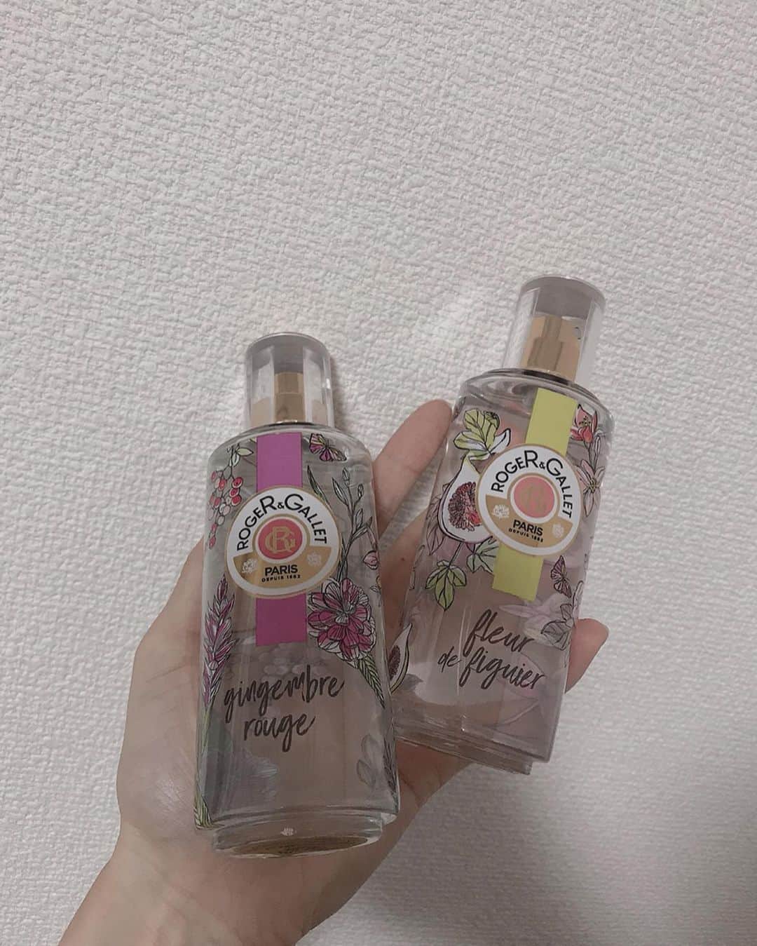 renさんのインスタグラム写真 - (renInstagram)「・ ・ 可愛くていい香りをまとって 雨の日もいい気分です🍬 #ロジェガレパフュームウォーター #ロジェガレ #rogergallet ・ ・」7月6日 11時06分 - _reeen_