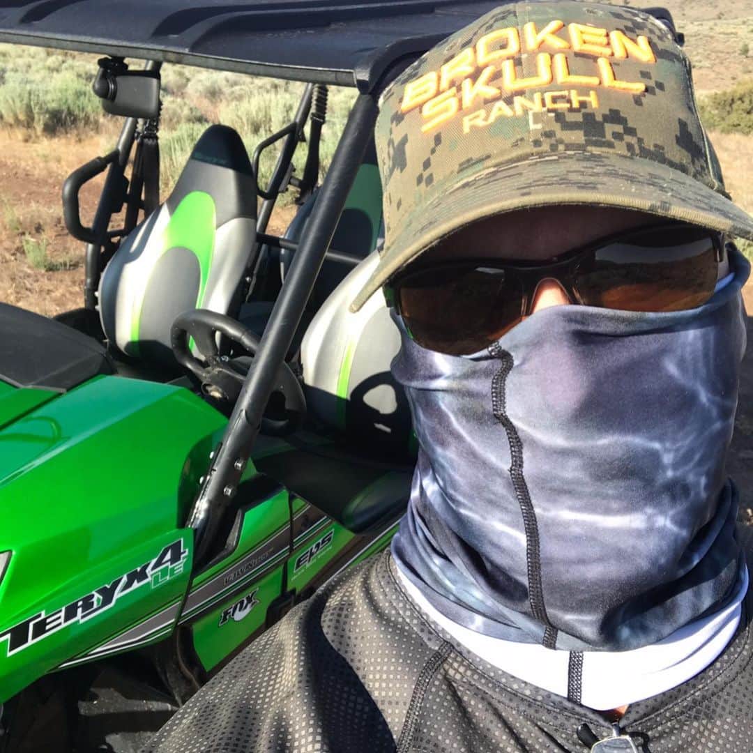 ストーン・コールド・スティーブ・オースチンのインスタグラム：「Riding the backroads.  #nevada #teryx4 @kawasakiusa」
