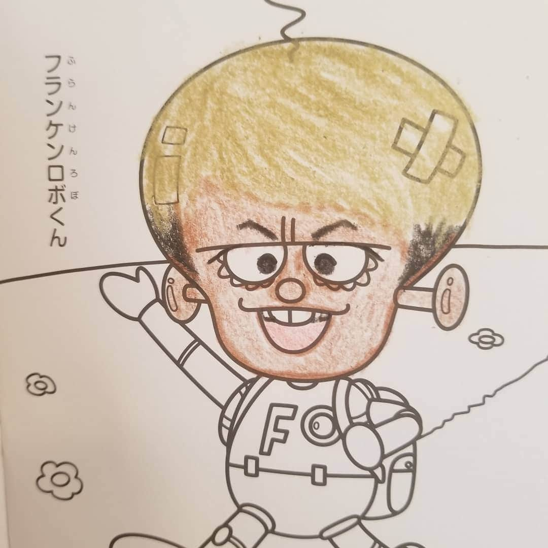 藤原一裕さんのインスタグラム写真 - (藤原一裕Instagram)「『フランケンロボくん』を井元貴士さんに、ぬりえでアレンジ  #ぬりえ#アレンジ#アンパンマン#フランケンロボくん#芸人#井元貴士 さん#ライセソス  相方の井元貴士さんとこに第二子の男の子が誕生しました！おめでたいです！素晴らしい！夜中に『生まれたんやでー！ワシとこに跡継ぎ生まれたんやでー！これで安心やがな！嫁はんが、やりよったんやでー！でかした！って言うてあげたんやでー！！ワシ飛び上がるほど嬉しいんやでー！実際には飛び上がってはないで、飛び上がるほどやでー！！ヒャッホイ！！』と興奮して泣きながら電話をくれました。  おめでとうー！👏👏👏👏👏」7月6日 11時16分 - fjwrkzhr