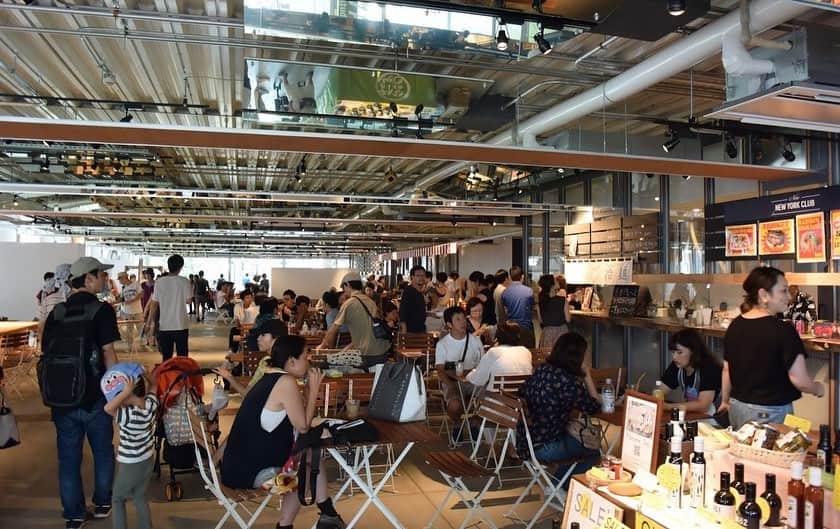 Warehouse TERRADA 寺田倉庫さんのインスタグラム写真 - (Warehouse TERRADA 寺田倉庫Instagram)「_ 来週末はいよいよ、天王洲キャナルフェス2019夏が開催。 今回は人気のTennoz Harbor Marketとの同時開催です。 運河沿いの天王洲キャナルイーストとウエストを会場に、建物に投影した映画上映や船上ライブに加え、巨大プール、縁日、盆踊り等、天王洲ならではの夏が楽しめます。  開催期間： 7/12（金）17:00〜21:00 7/13（土）11:00〜21:00 7/14（日）11:00〜18:00 ※天王洲ハーバーマーケットの営業時間は異なります。 Check the details @tennozharbormarket  Tennoz Canal Fes 2019 Summer will be held next weekend. It will be collaborated with a popular market event, Tennoz Harbor Market. Open-air cinema and waterfront live, plus, a huge pool, stalls, bon dance event etc... Every one can enjoy the Tennoz-style summer.  Schedule: July 12th (Fri) 5:00 PM - 9:00 PM July 13th (Sat) 11:00 AM - 9:00 PM July 14th (Sun) 11:00 AM - 6:00 PM * The schedule of Tennoz Harbor Market will differ from the above.  Check the details @tennozharbormarket  _ #キャナルフェス #天王洲 #天王洲アイル #tennouzuisle #tennoz #tennozharbormarket  #天王洲ハーバーマーケット #マルシェ #屋外映画 #waterside #TMMT #寺田倉庫 #warehouseterrada﻿﻿ #キャナルイースト」7月6日 11時22分 - warehouse_terrada