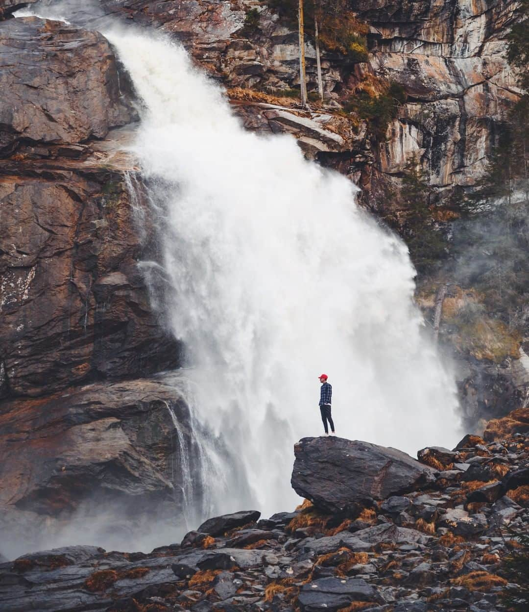 Nikon Australiaさんのインスタグラム写真 - (Nikon AustraliaInstagram)「The mighty Krimml Waterfalls, Austria. When photographing enormous landscapes such as this try adding a subject to give a sense of scale, as demonstrated here by @jirkanovosad  Camera: Nikon #Z7  Lens: NIKKOR Z 24-70mm f/4 S Settings: ISO31 | f/22 | 0.5s | 24mm  #MyNikonLife #Nikon #NikonAustralia #NikonTop #Photography #DSLR #LandscapePhotography #WaterfallPhotography #MyNikkor #Nikkor #NikonZSeries #NikonZ7」7月6日 11時30分 - nikonaustralia