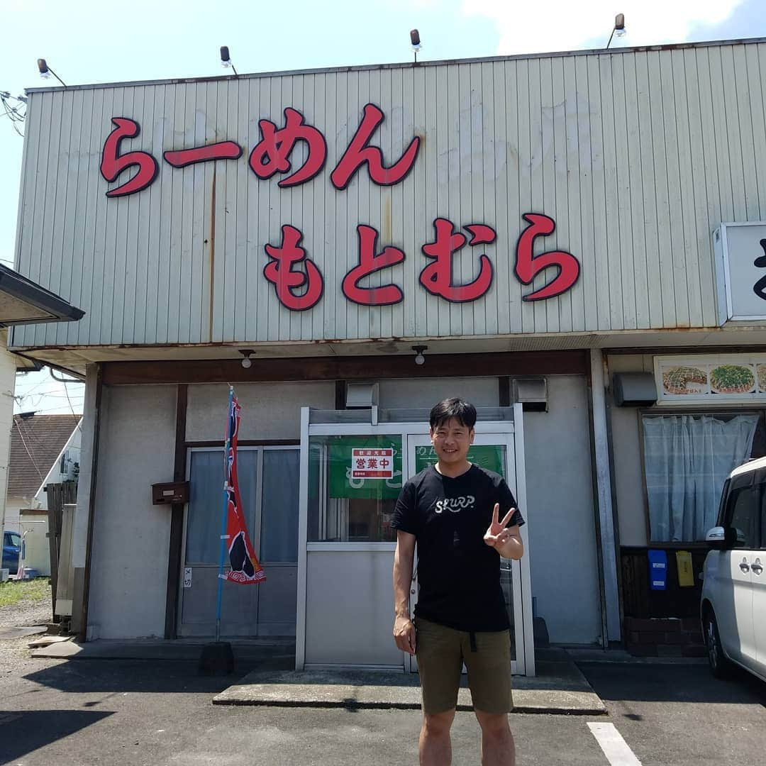 田畑竜介さんのインスタグラム写真 - (田畑竜介Instagram)「佐賀ラーメンが無性に食べたくて ラーメンもとむらへ✨  美味しかった😋  ラーメンライターの上村さんに頂いた 『SLURP』Tシャツを来て、 ズルズル啜りました🍜  #佐賀市 #ラーメン  #ラーメンもとむら  #特製ラーメン  #slurp」7月6日 11時32分 - tabacchi_rkb