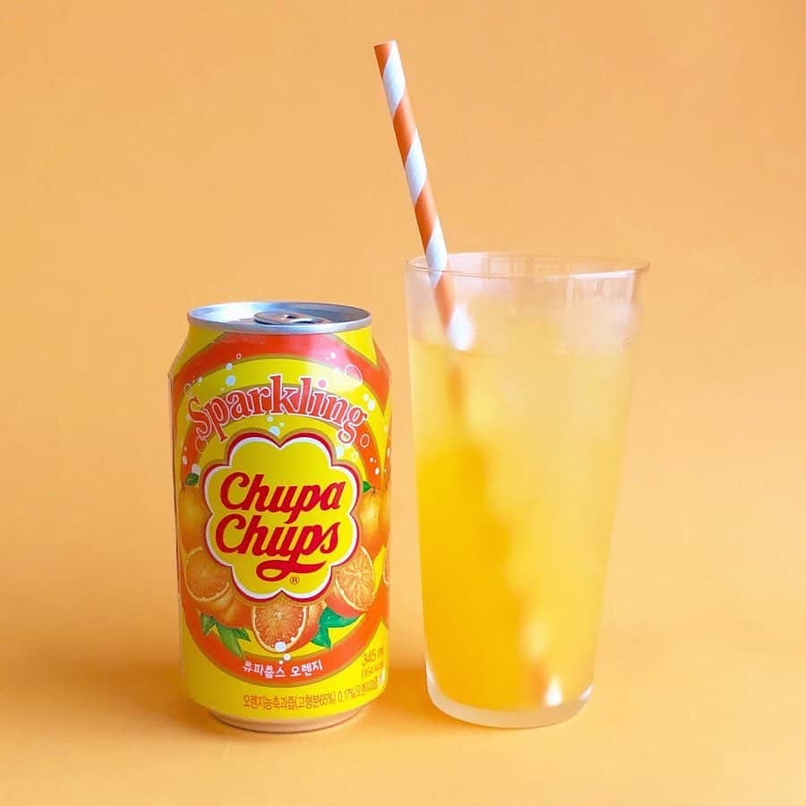プラザ/PLAZAさんのインスタグラム写真 - (プラザ/PLAZAInstagram)「「チュッパチャプス」がスパークリングジュースになって登場😍💓グレープ･オレンジ･ストロベリーの3種類です✨ストロベリーはクリームソーダのような味♪ . チュッパチャプス スパークリングジュース 各¥213(税込) . #プラザスタイル #チュッパチャプス #チュッパチャップス #chupachups #ジュース #ドリンク #PLAZA #プラザ #MINiPLA #MIN PLA #ミニプラ @plazastyle」7月6日 12時02分 - plazastyle