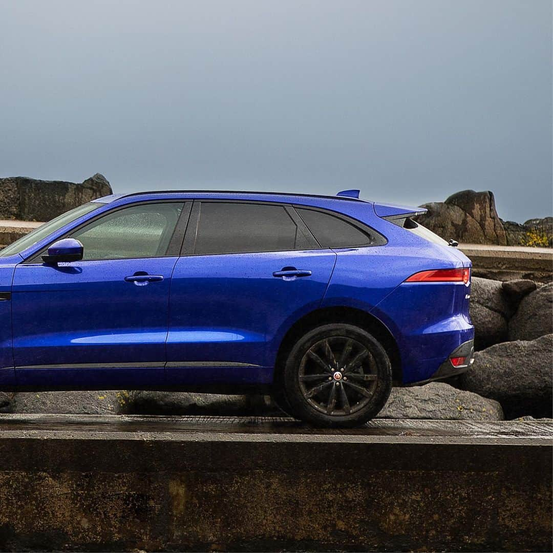 Jaguarさんのインスタグラム写真 - (JaguarInstagram)「PACE setters.  #JaguarJourneys #Jaguar #EPACE #FPACE #AWD #Luxury #Compact #Performance #SUV #InstaDesign #InstaCar #CarsofInstagram #Scotland #UK」7月6日 23時00分 - jaguar