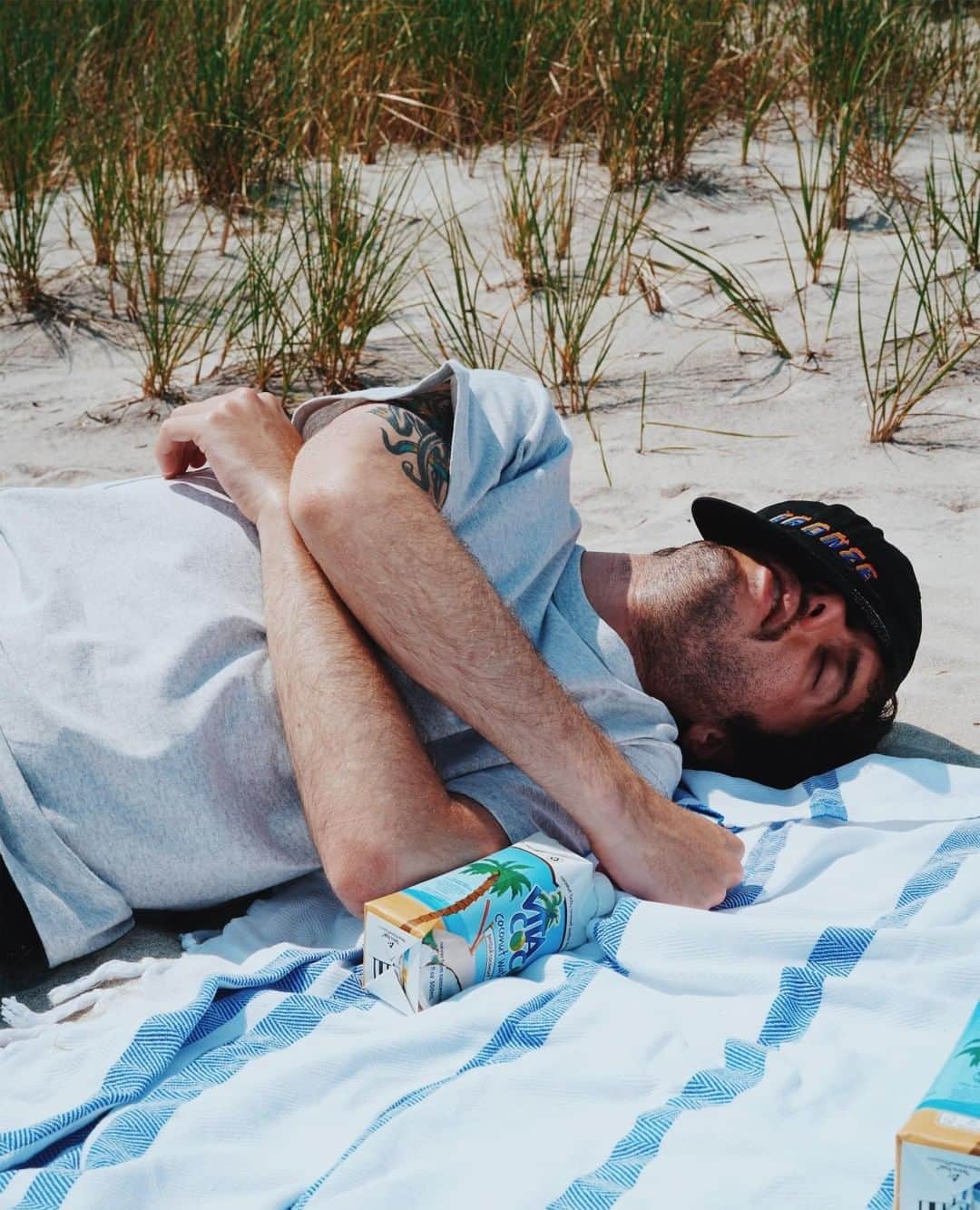 Vita Coco Coconut Waterのインスタグラム：「I take nap here, I take nap now. -Hungover me」