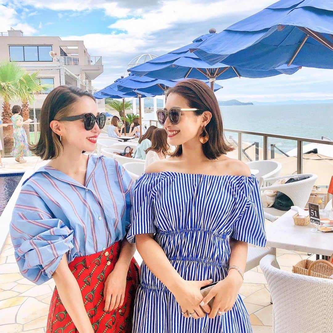 のインスタグラム：「🌴🌴🌴 淡路島にNEW OPEN🌴 青い海、沈む夕日を一望出来るカフェ #幸せのパンケーキ ❤️ どの席もオーシャンビューで プールサイドでランチができて リゾート気分を味わえるnewスポット⛱⛱⛱ みんなと食べるふわっふわのパンケーキ美味しかった〜🤤❤️ ・ ・ #幸せのパンケーキ #淡路島  #淡路島カフェ #淡路島リゾート  #淡路島テラス #淡路島スイーツ  #淡路島パンケーキ #ahappypancake  #pancake #cafe #パンケーキ巡り  #パンケーキ食べたい #サンセットロード  #海沿いカフェ #オーシャンビューカフェ」