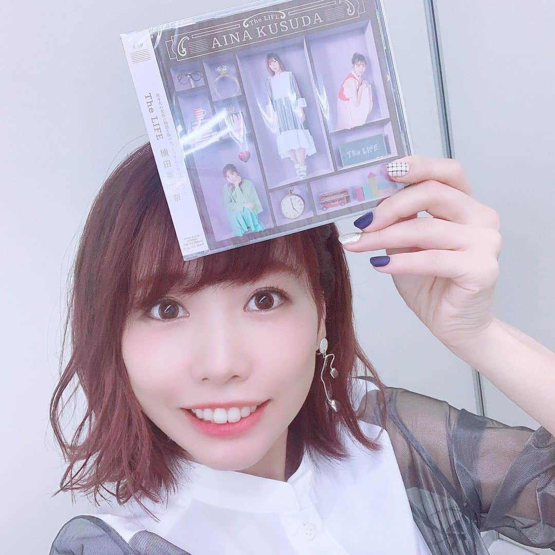 楠田亜衣奈のインスタグラム：「7月17日発売！ 5thアルバム『The LIFE』 予約会ありがとうございましたっ！！ サンプルもらったっ！！ 明日は、視聴会！！ 初解禁曲たくさんっ！！ 渋谷で待ってますっ！！」