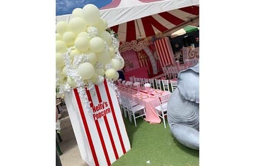 ビリー・フェアーズさんのインスタグラム写真 - (ビリー・フェアーズInstagram)「‘The Greatest Nelly Turns 5’ ... ❤️🎪🎡🎠🎈❤️ The most wonderful day celebrating my little lady turning 5 ! My favourite theme yet !! Thank you so much to my absolute DREAM TEAM who made my vision come to life @neribaeventstyling on styling the whole party, @cupid_creative for flowers, @eatsweetcheeks for the INCREDIBLE cake, @bexleyconfettiballoons for balloons, @puffycandyfloss for the never ending candyfloss and popcorn 🙊 and of course no party would be complete without a Prosecco van @oh_prosecco 😉🥂 ... Nelly had the most amazing party ❤️」7月6日 21時44分 - billieshepherdofficial