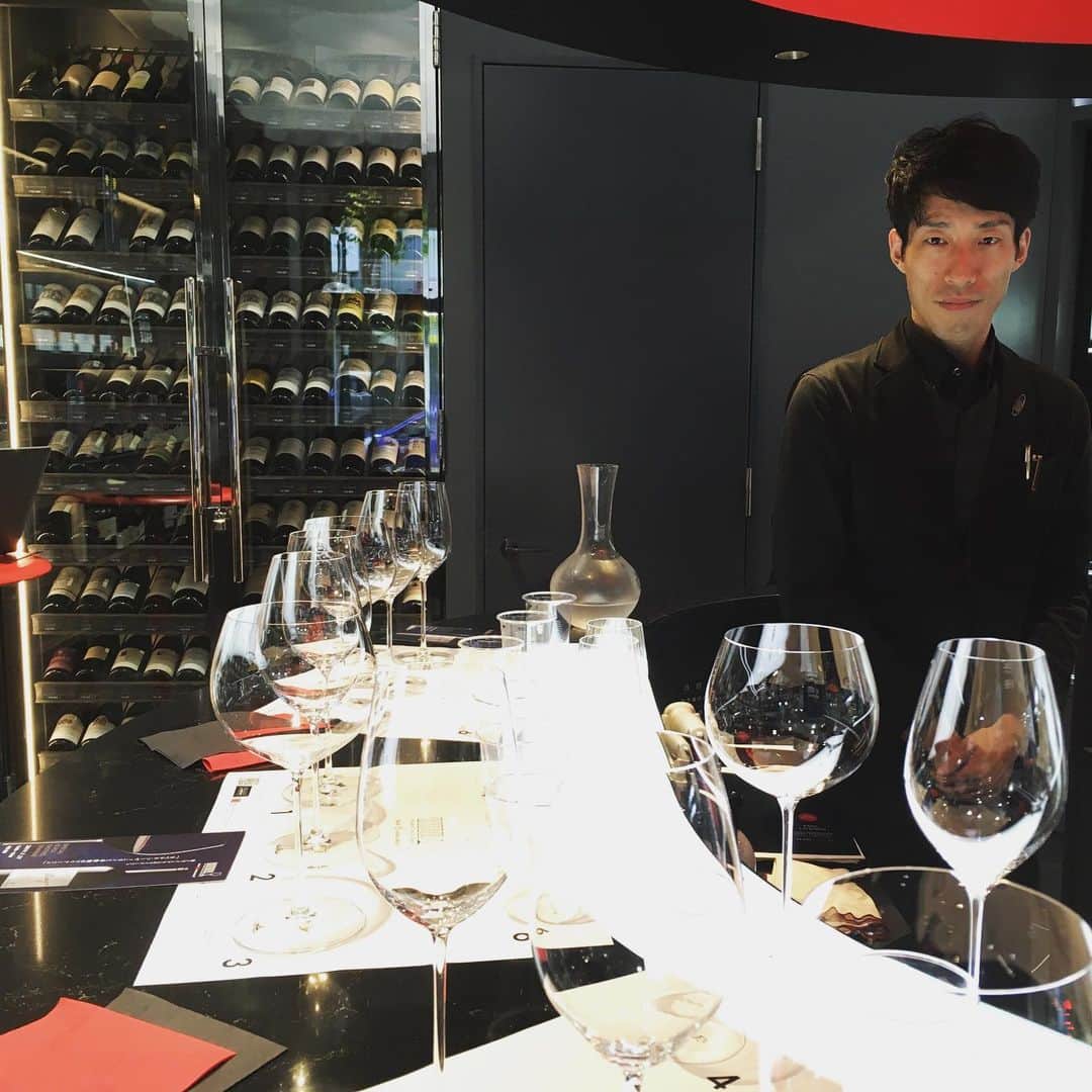 ひぐち君さんのインスタグラム写真 - (ひぐち君Instagram)「本日は、オンラインサロン「ひぐち君の日本ワイン会」メンバー限定の「リーデルの甲州用とその他のワイングラス飲み比べの会」でした🍷 グラスの重要性を考えさせられる、かなり貴重な体験となりました。 いやー、ワインって本当に面白いですねー🤔 #riedel #リーデル  #wineglass  #koshu #champagne  #オンラインサロン #ひぐち君の日本ワイン会 🍷 #日本ワイン 🇯🇵 #japanesewine #vinjaponais  #wine #vin #vino #winetime #winelover #instawine #wineexpert  #tokyo #銀座」7月6日 22時05分 - higehiguchi